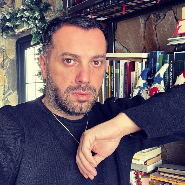 “შვილებისგან უარყოფილ მოხუცს აღარ დასჭირდა მოხუცთა თავშესაფარში წასვლა…”-პეტრე კოლხი