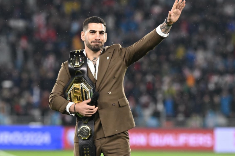 ილია თოფურიამ საქართველო-ლუქსემბურგის მატჩის წინ, „დინამო არენაზე“ საჩემპიონო ქამარი წარადგინა