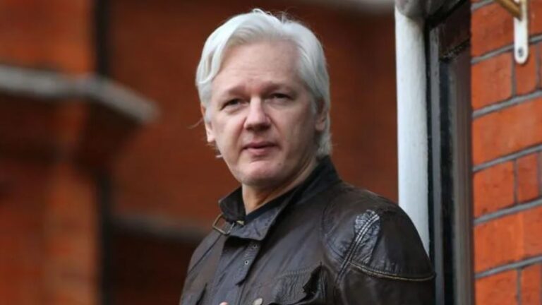 ჯულიან ასანჟი პატიმრობიდან გათავისუფლდა