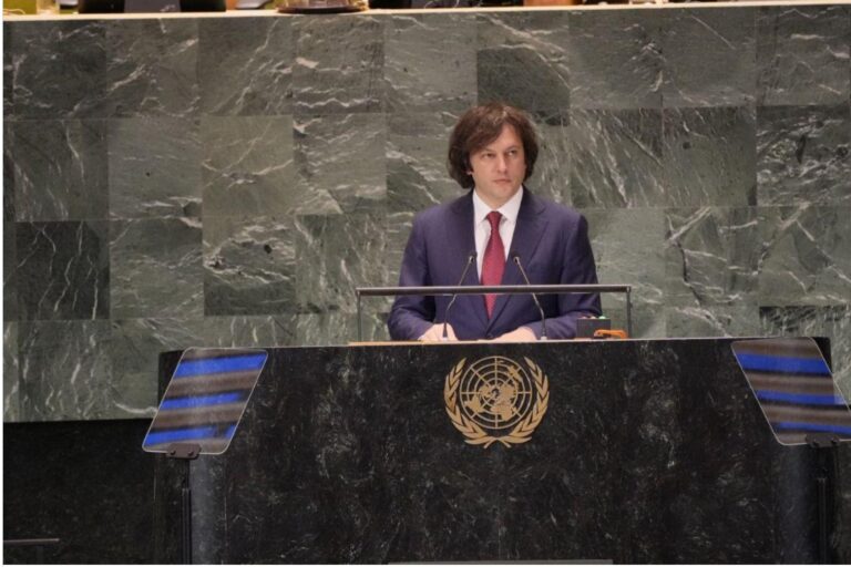 საქართველო დგას თავისი უახლესი ისტორიის გზაგასაყარზე, ხოლო ჩვენ, როგორც ხალხის მთავრობა, მოწოდებულნი ვართ, ვმართოთ ჩვენი ქვეყანა ჩვენი ერის საუკეთესო ინტერესებიდან გამომდინარე-პრემიერი