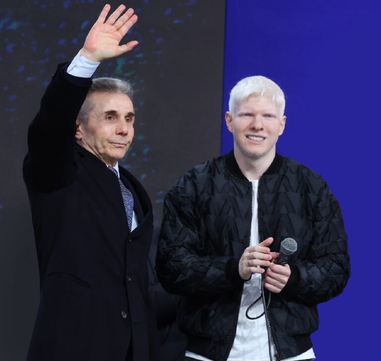 მეც, როგორც ერთი რიგითი მოქალაქე, თქვენი ქართველი ძმა, სადაც არ უნდა ვიყო, რა დროც არ უნდა გავიდეს, ყოველთვის თქვენ გვერდით ვიქნები, ჩვენს საქართველოს გაუმარჯოს -ბერა ივანიშვილი