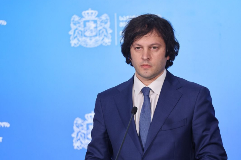 ფაქტი, რომ არჩევნებამდე აღარ ქვეყნდება ევროკომისიის დასკვნა, მიანიშნებს იმაზე, რომ გლობალურ ომის პარტიას აღარ აქვს არჩევნების მოგების იმედი, აქედან გამომდინარე, აქცენტი გადაიტანეს პოსტსაარჩევნო და არა წინასაარჩევნო პერიოდზე-ირაკლი კობახიძე