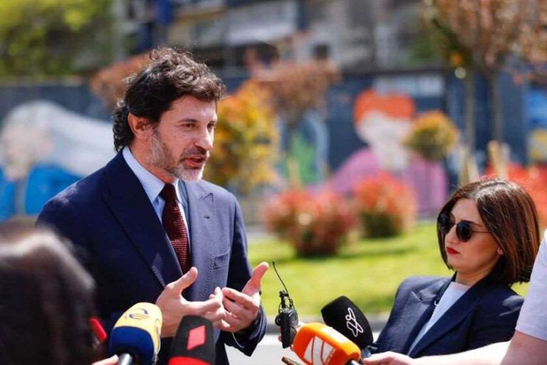 რადიკალური ოპოზიციისგან ვხედავთ უსუსურ ბრალდებებს ყოველგვარი ფაქტების გარეშე, მთელ ძალისხმევას ხარჯავენ ფეიკნიუსების შექმნაში, დანარჩენს ალბათ თენგო გვეტყვის, რა და როგორ -კახა კალაძე