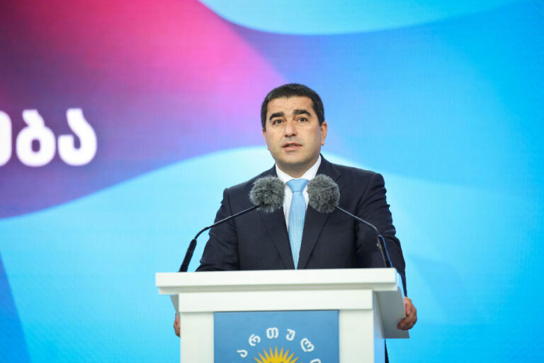 ვხედავთ, როგორ წარმოგვიჩენენ ომს – მშვიდობად, ცალ ფეხზე დგომას – თავისუფლებად, სიცრუეს – ჭეშმარიტებად, იუდას ამბორს – ქართველი ხალხის სიყვარულად-შალვა პაპუაშვილი