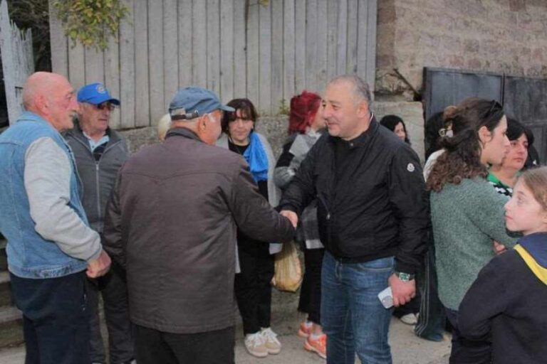 პარტია „ქართული ოცნება – დემოკრატიული საქართველოს“ დელეგატი ზაალ დუგლაძე წინასაარჩევნო კამპანიის ფარგლებში შეხვედრებს ხაშურის მუნიციპალიტეტში, სურამში აგრძელებს