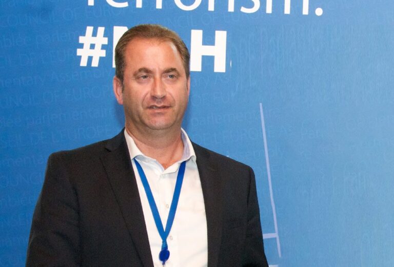 მოვუწოდებთ საქართველოს ოპოზიციას, რაც შეიძლება სწრაფად დაიკავონ თავიანთი ადგილები პარლამენტში, პატივი სცენ თავიანთ მანდატებს და წარმოადგინონ თავისი ამომრჩევლები -ჯორჯ ლუკაიდესი