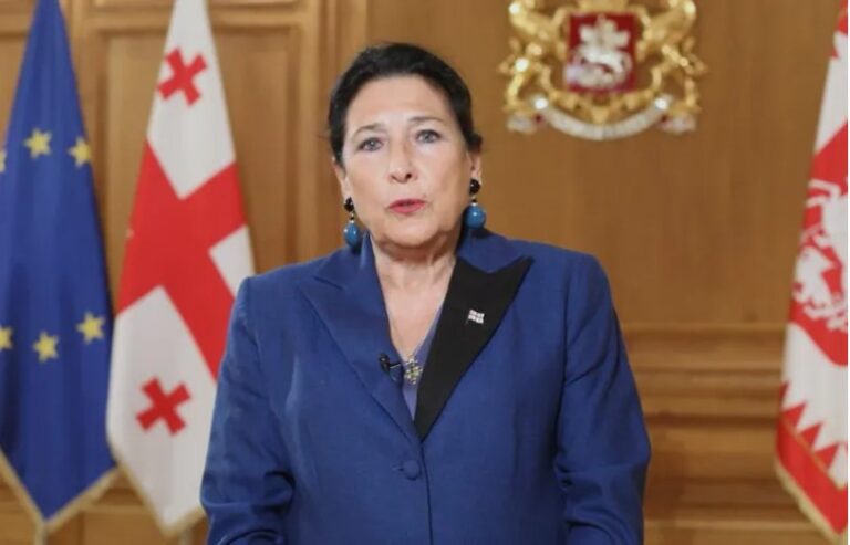 ტრამპი ძლიერი ამერიკის შესახებ საუბრობს, მაგრამ, რამდენად ძლიერია, თუ 3,7 მილიონიან ქვეყანას შეუძლია დასავლეთს ზურგი აქციოს, აშშ-სთან სტრატეგიული პარტნიორობა მიატოვოს და ჩინეთისა და რუსეთისკენ მიბრუნდეს? -სალომე ზურაბიშვილი