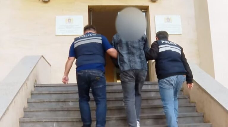 თბილისის პოლიციამ ნარკორეალიზატორი დააკავა – ამოღებულია დიდი ოდენობით ნარკოტიკი