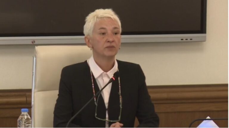 “გთხოვთ, ვინც მისმენთ, გადაეცით დათო გამყრელიძეს, რომ მის კომპანია „ალდაგში“ არიან გურამ შარაძის მკვლელები”- რუსუდან შარაძე