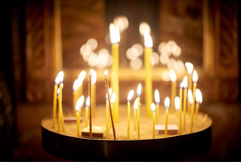 ტრადიციულად ბრწყინვალე შვიდეულის ორშაბათს ვიხსენებთ მიცვალებულებს.