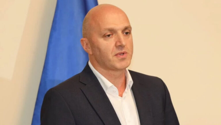 „ძალიან რთული აღმოჩნდა პოლიტიკაში ყოფნა“ – პაატა კუნჭულიამ ოზურგეთის მერის თანამდებობა დატოვა